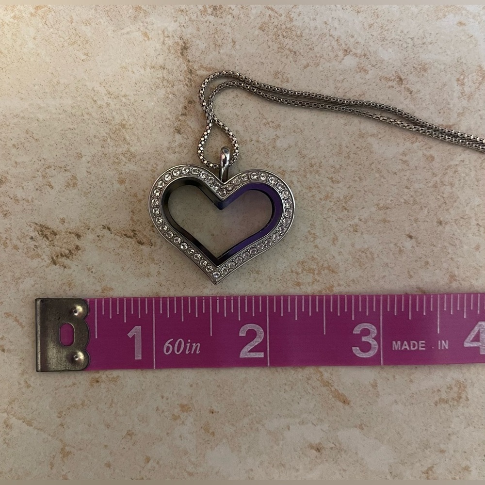 🦉Origami Owl Silver Heart Locket with necklace